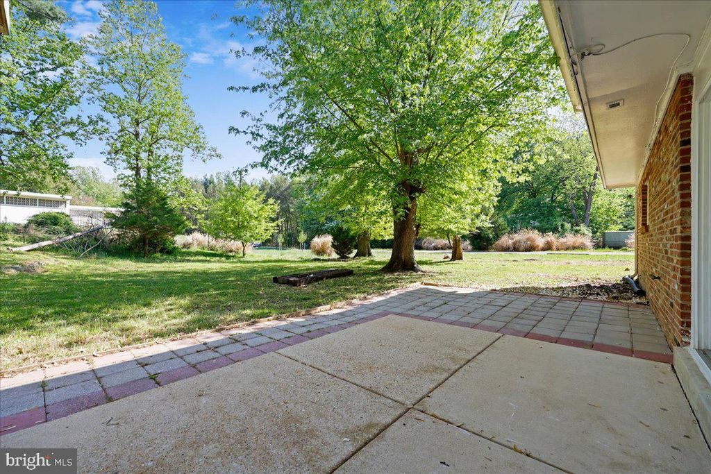 Image 28 of property listing at 11807 STONINGTON PL, Silver Spring, MD 20902