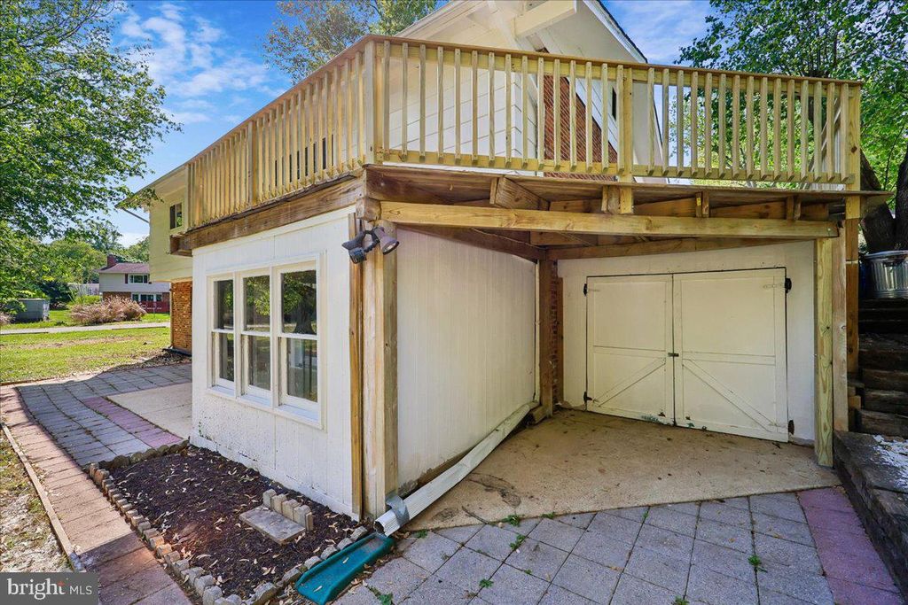 Image 29 of property listing at 11807 STONINGTON PL, Silver Spring, MD 20902