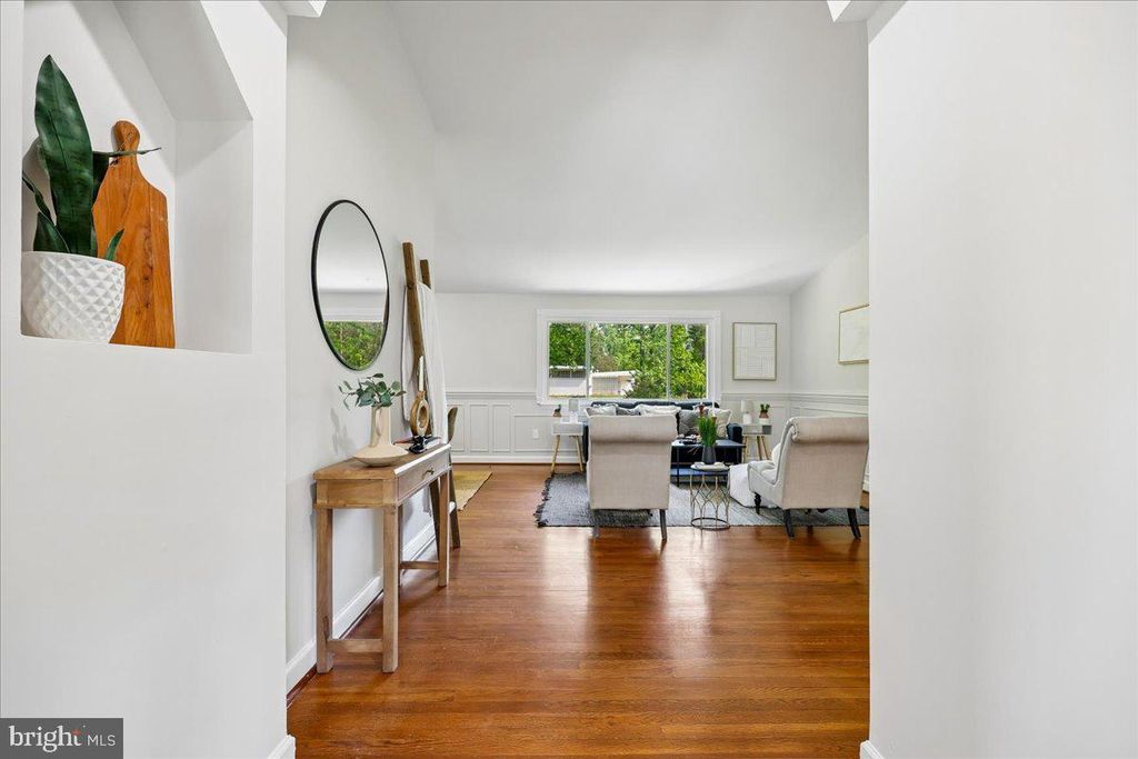 Image 32 of property listing at 11807 STONINGTON PL, Silver Spring, MD 20902