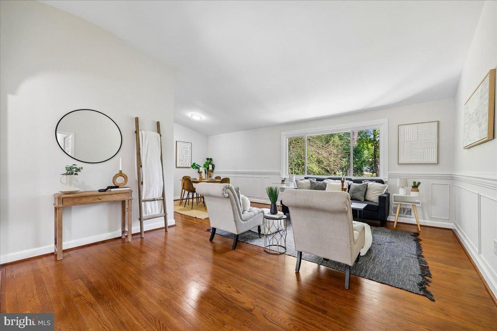 Image 33 of property listing at 11807 STONINGTON PL, Silver Spring, MD 20902