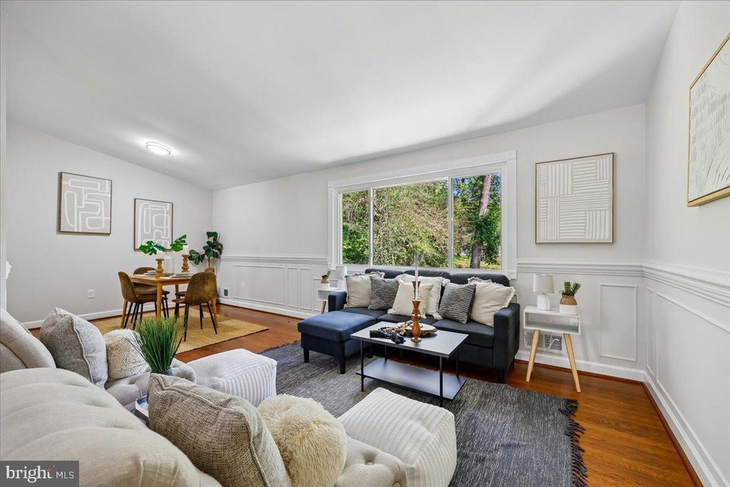 Image 34 of property listing at 11807 STONINGTON PL, Silver Spring, MD 20902