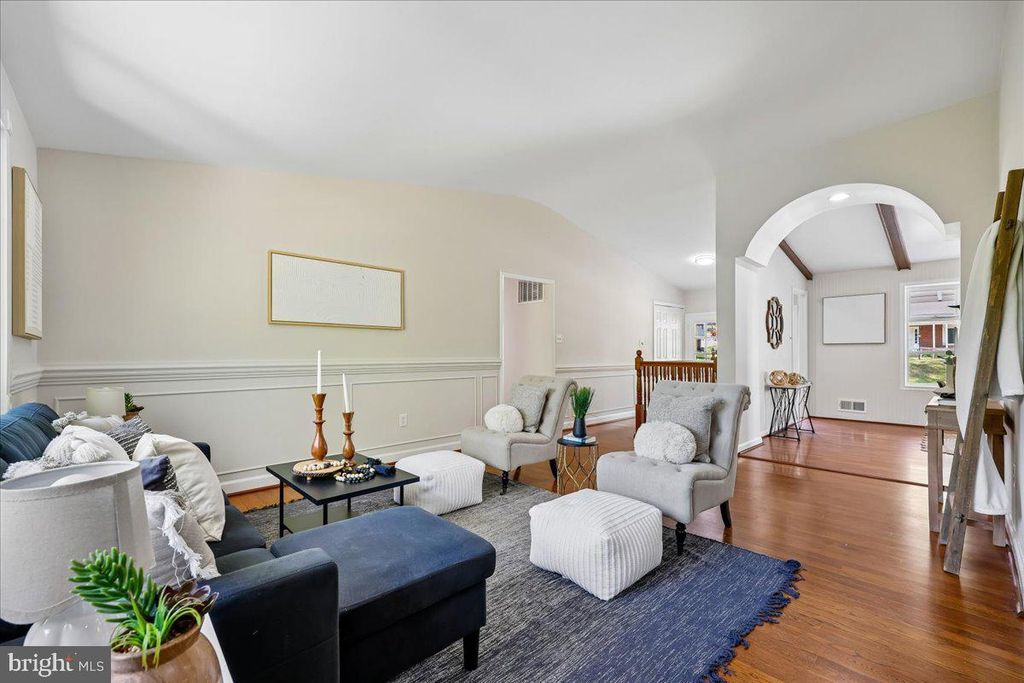 Image 35 of property listing at 11807 STONINGTON PL, Silver Spring, MD 20902