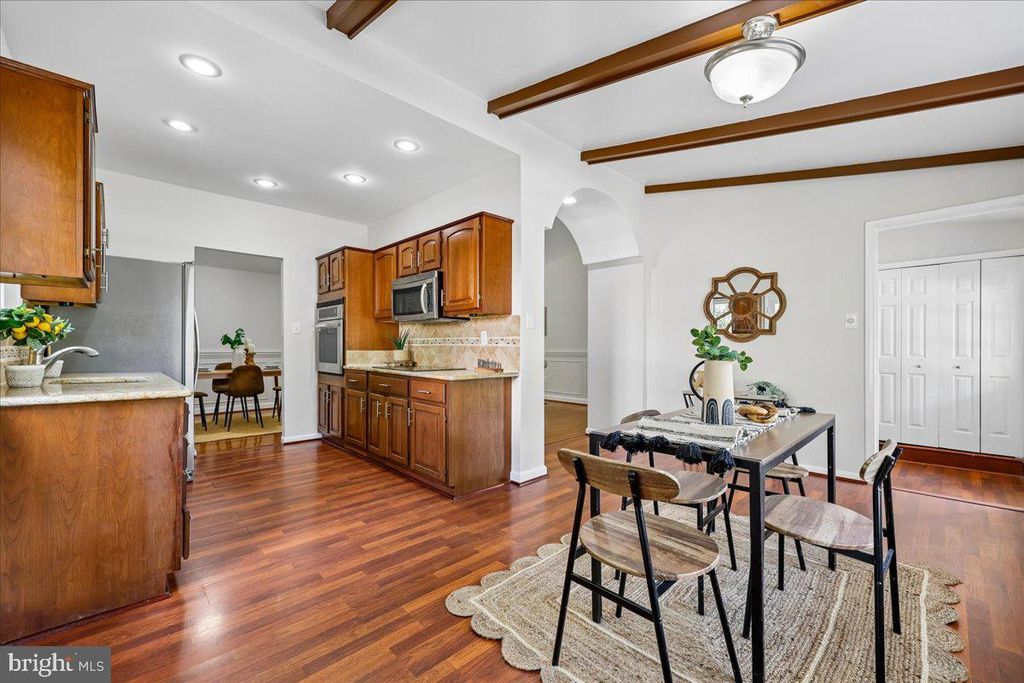 Image 40 of property listing at 11807 STONINGTON PL, Silver Spring, MD 20902