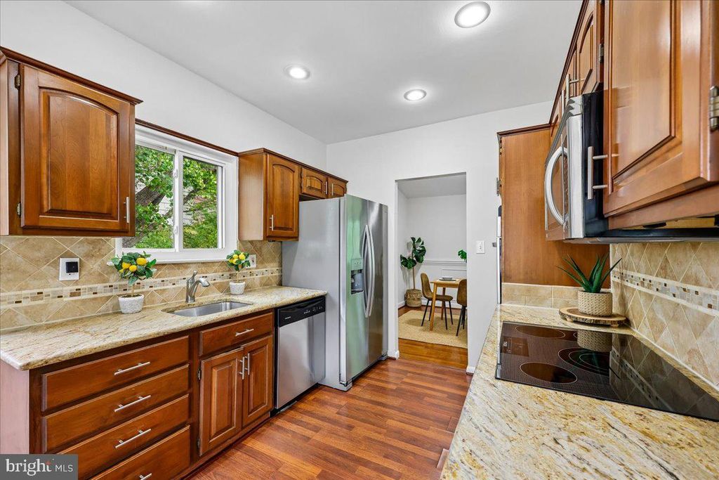 Image 42 of property listing at 11807 STONINGTON PL, Silver Spring, MD 20902