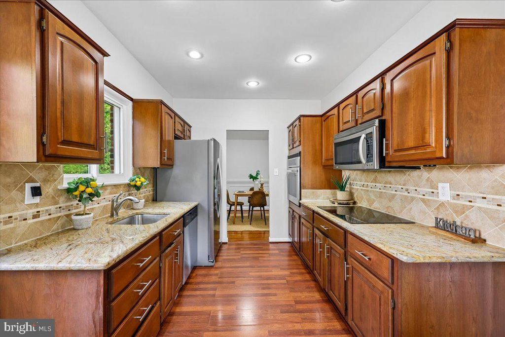 Image 43 of property listing at 11807 STONINGTON PL, Silver Spring, MD 20902