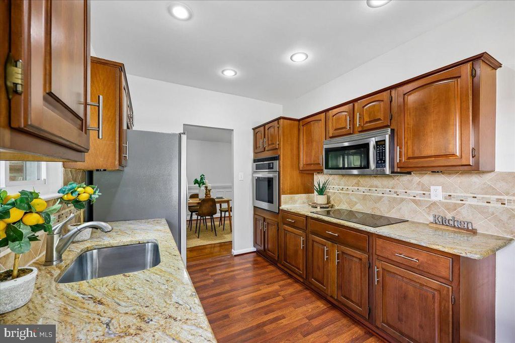 Image 44 of property listing at 11807 STONINGTON PL, Silver Spring, MD 20902