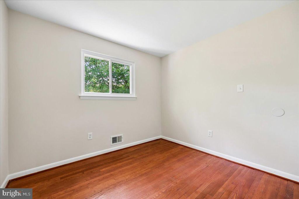 Image 52 of property listing at 11807 STONINGTON PL, Silver Spring, MD 20902