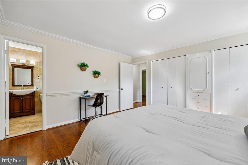 Image 60 of property listing at 11807 STONINGTON PL, Silver Spring, MD 20902