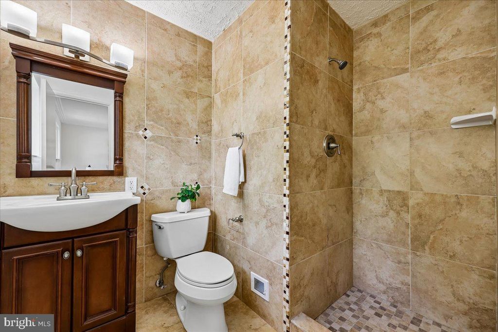 Image 61 of property listing at 11807 STONINGTON PL, Silver Spring, MD 20902