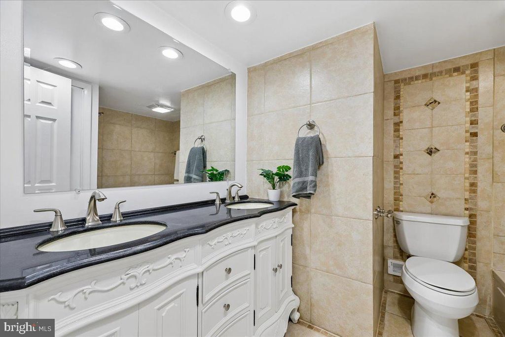 Image 63 of property listing at 11807 STONINGTON PL, Silver Spring, MD 20902