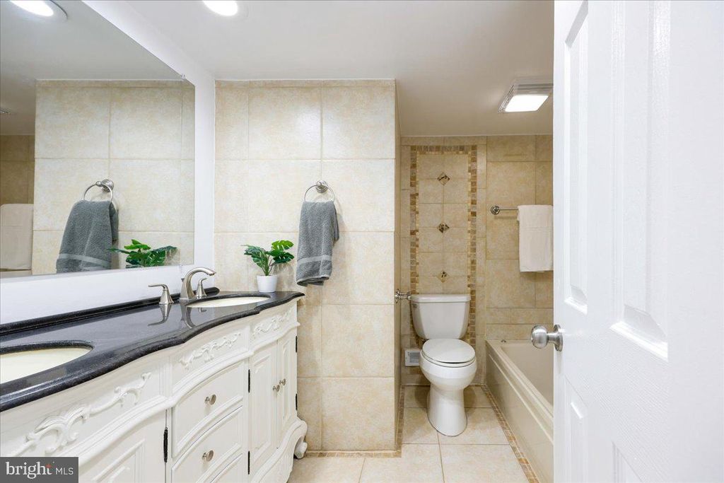 Image 64 of property listing at 11807 STONINGTON PL, Silver Spring, MD 20902