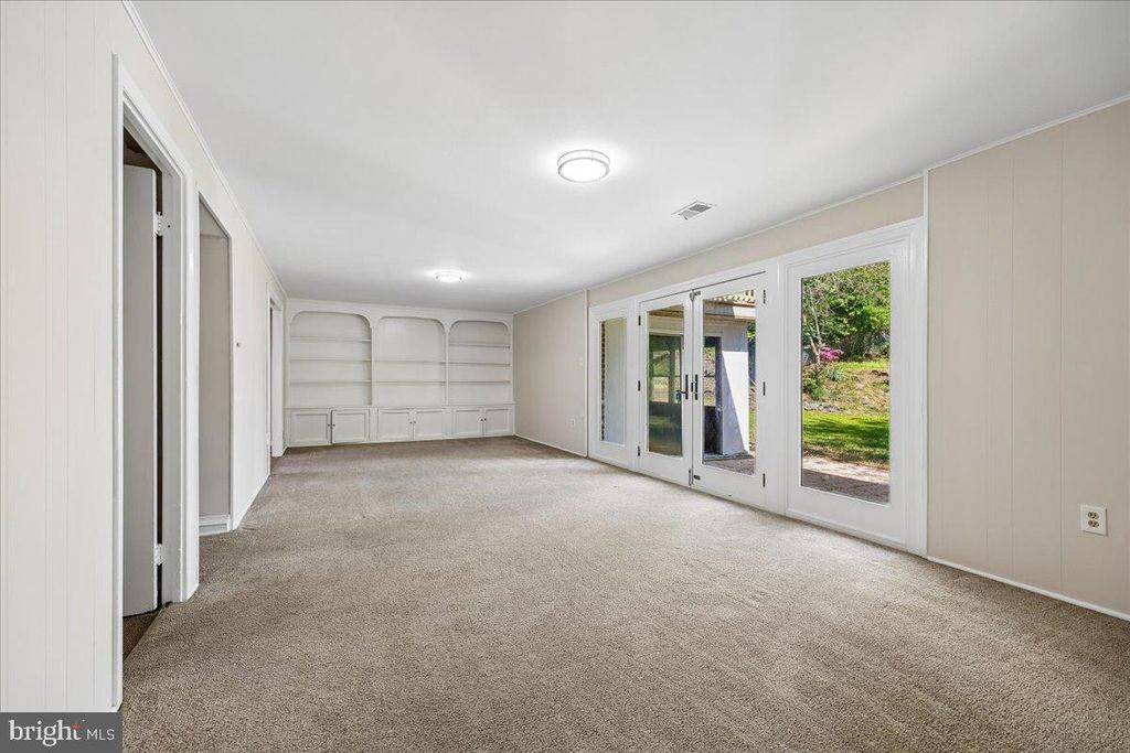 Image 66 of property listing at 11807 STONINGTON PL, Silver Spring, MD 20902