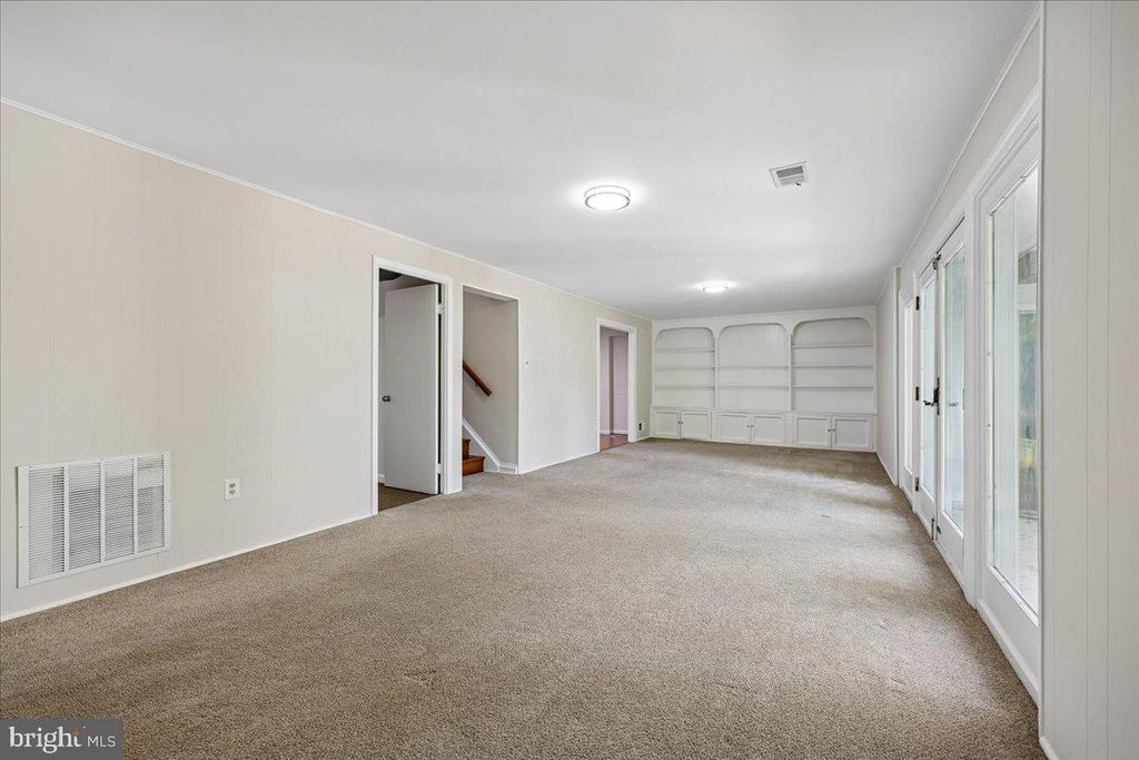 Image 67 of property listing at 11807 STONINGTON PL, Silver Spring, MD 20902