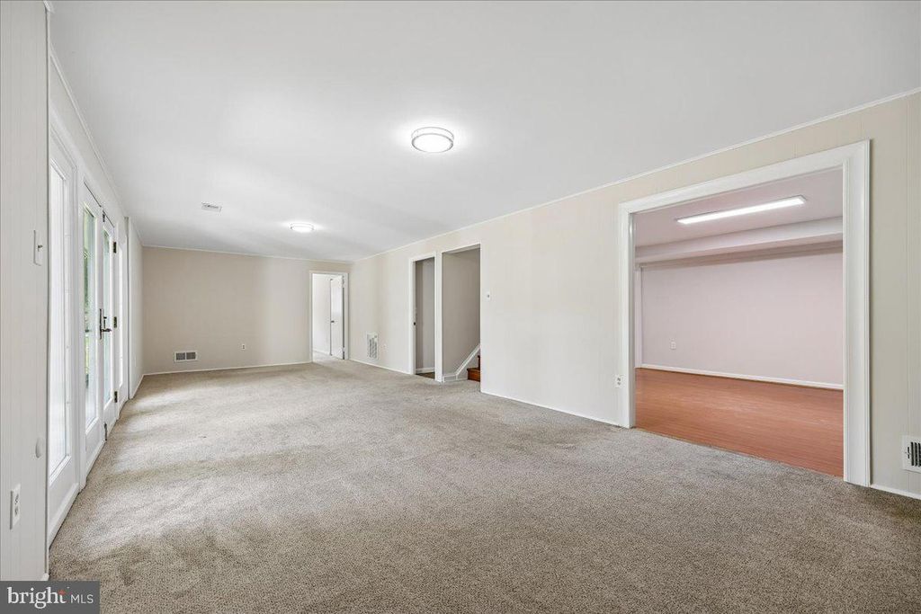 Image 68 of property listing at 11807 STONINGTON PL, Silver Spring, MD 20902