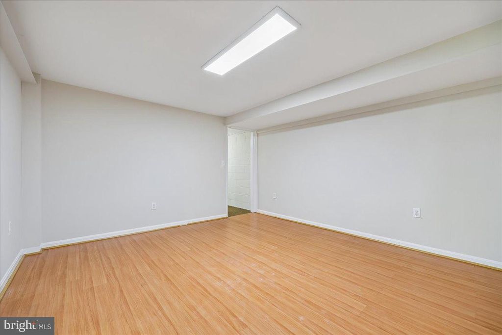 Image 70 of property listing at 11807 STONINGTON PL, Silver Spring, MD 20902