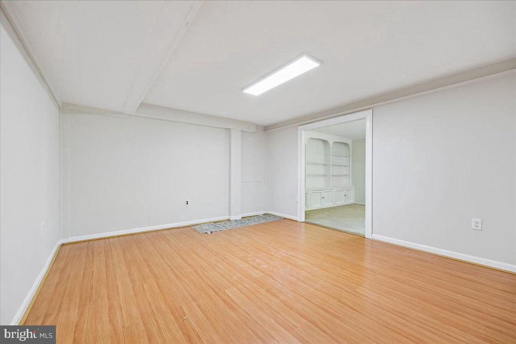 Image 72 of property listing at 11807 STONINGTON PL, Silver Spring, MD 20902