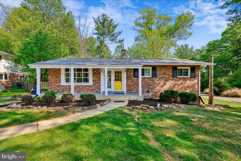 Image 8 of property listing at 11807 STONINGTON PL, Silver Spring, MD 20902