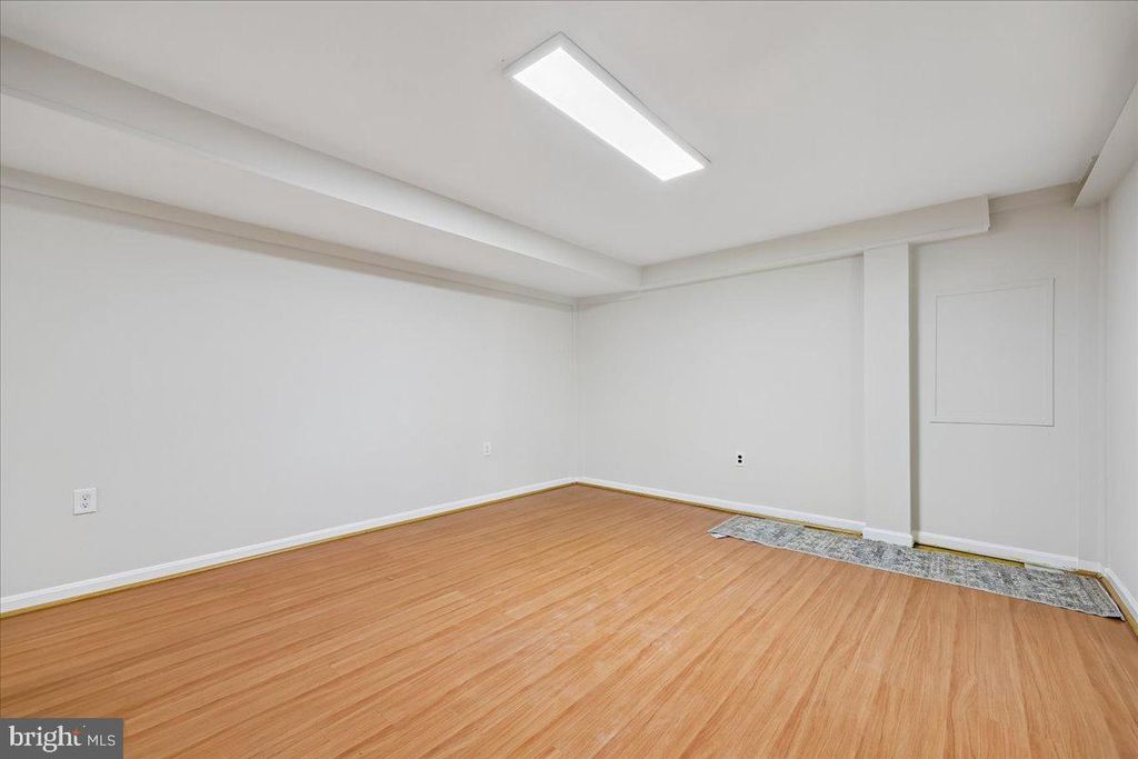 Image 73 of property listing at 11807 STONINGTON PL, Silver Spring, MD 20902