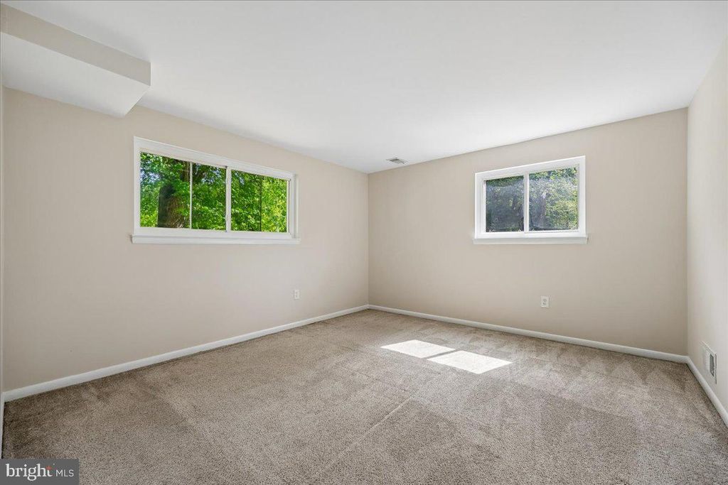 Image 74 of property listing at 11807 STONINGTON PL, Silver Spring, MD 20902