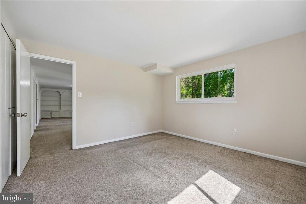 Image 76 of property listing at 11807 STONINGTON PL, Silver Spring, MD 20902