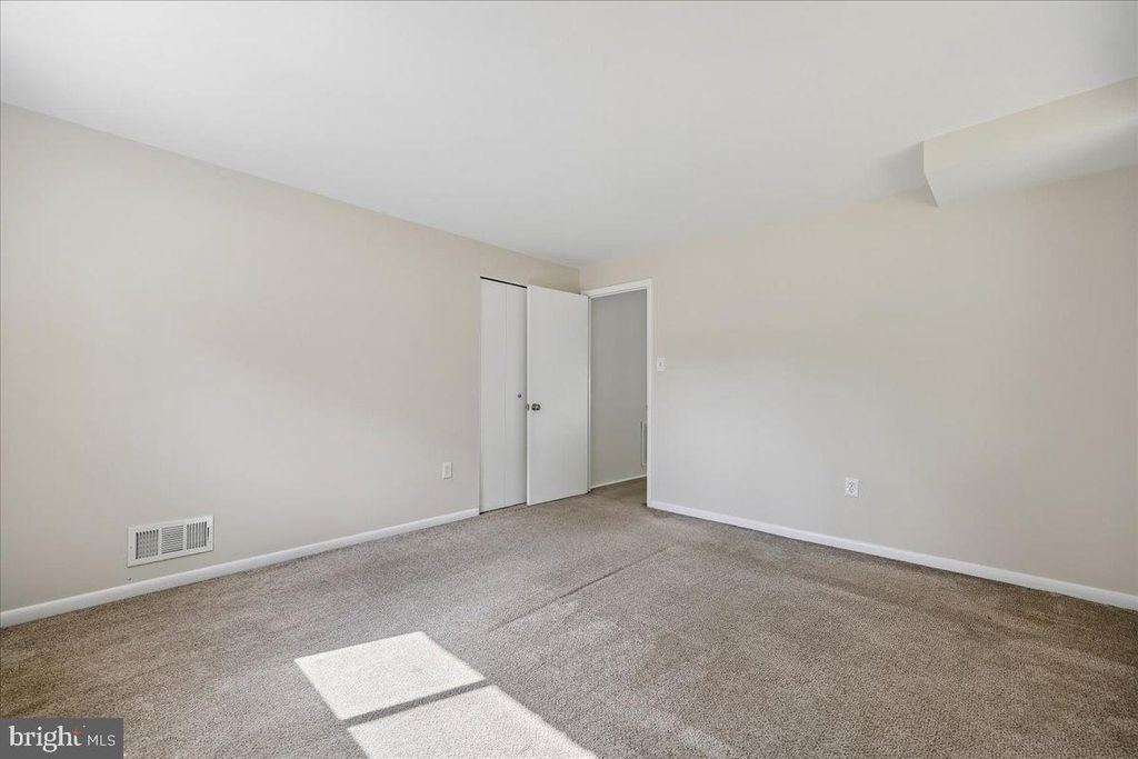 Image 77 of property listing at 11807 STONINGTON PL, Silver Spring, MD 20902