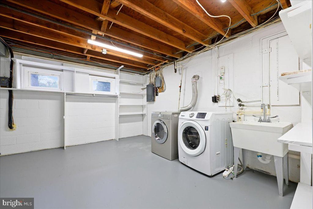 Image 78 of property listing at 11807 STONINGTON PL, Silver Spring, MD 20902