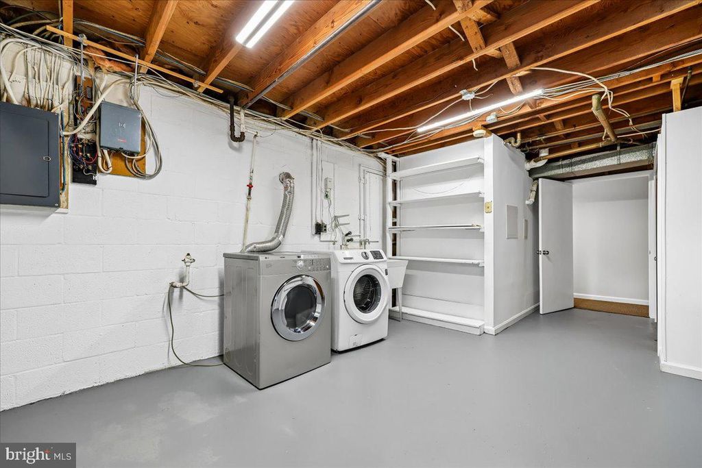 Image 80 of property listing at 11807 STONINGTON PL, Silver Spring, MD 20902