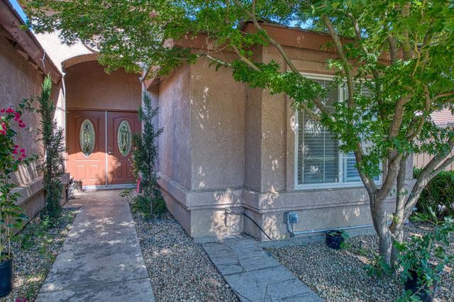 1135 Rafer Johnson Drive, Kingsburg, CA 93631