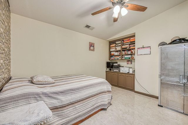 1135 Rafer Johnson Drive, Kingsburg, CA 93631