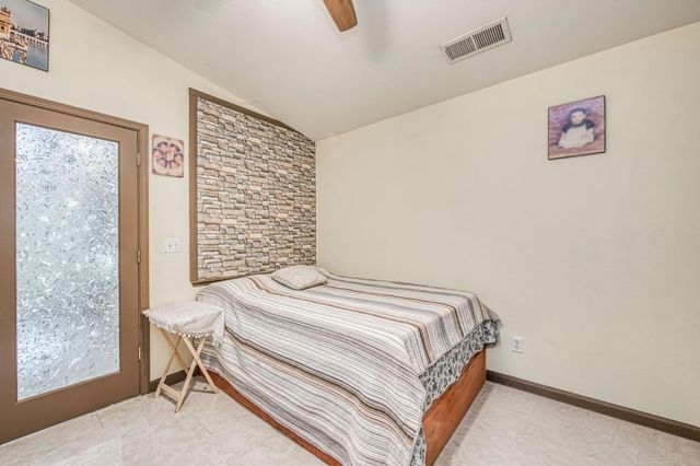 1135 Rafer Johnson Drive, Kingsburg, CA 93631
