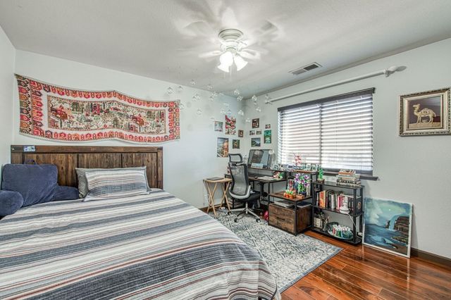 1135 Rafer Johnson Drive, Kingsburg, CA 93631