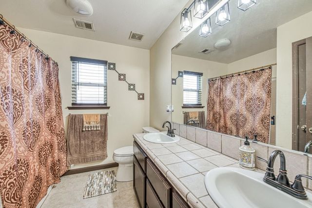 1135 Rafer Johnson Drive, Kingsburg, CA 93631