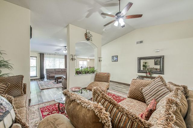 1135 Rafer Johnson Drive, Kingsburg, CA 93631