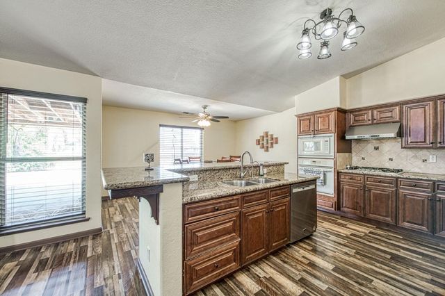 1135 Rafer Johnson Drive, Kingsburg, CA 93631
