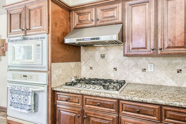 1135 Rafer Johnson Drive, Kingsburg, CA 93631