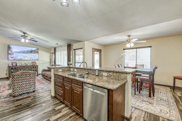 1135 Rafer Johnson Drive, Kingsburg, CA 93631