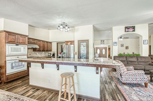 1135 Rafer Johnson Drive, Kingsburg, CA 93631