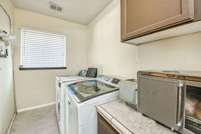 1135 Rafer Johnson Drive, Kingsburg, CA 93631