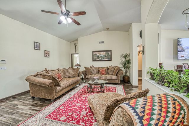 1135 Rafer Johnson Drive, Kingsburg, CA 93631