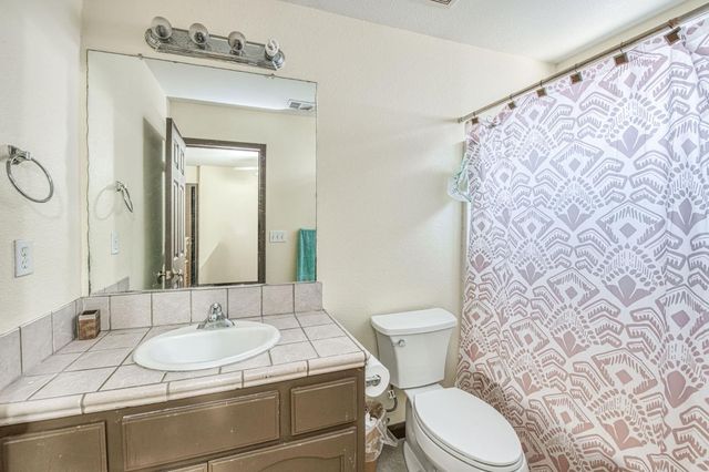 1135 Rafer Johnson Drive, Kingsburg, CA 93631