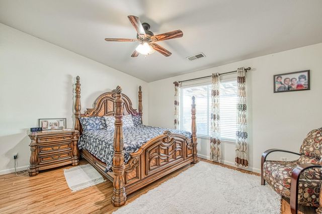 1135 Rafer Johnson Drive, Kingsburg, CA 93631