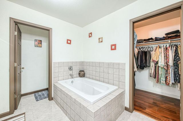 1135 Rafer Johnson Drive, Kingsburg, CA 93631