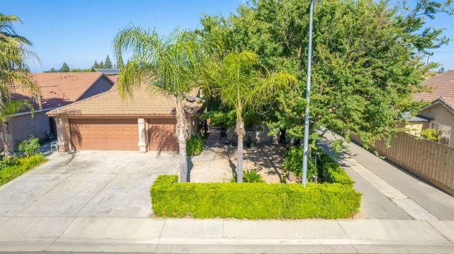 1135 Rafer Johnson Drive, Kingsburg, CA 93631