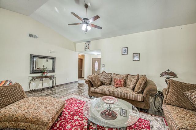 1135 Rafer Johnson Drive, Kingsburg, CA 93631