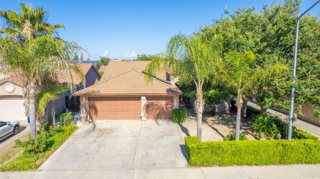 1135 Rafer Johnson Drive, Kingsburg, CA 93631