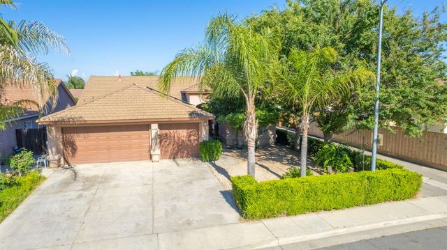 1135 Rafer Johnson Drive, Kingsburg, CA 93631