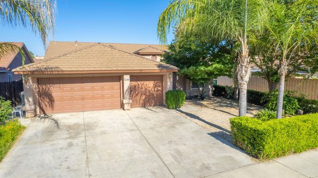 1135 Rafer Johnson Drive, Kingsburg, CA 93631