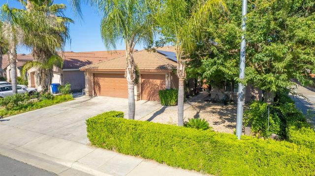 1135 Rafer Johnson Drive, Kingsburg, CA 93631