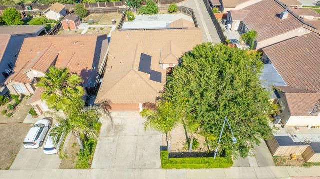 1135 Rafer Johnson Drive, Kingsburg, CA 93631