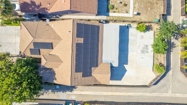 1135 Rafer Johnson Drive, Kingsburg, CA 93631